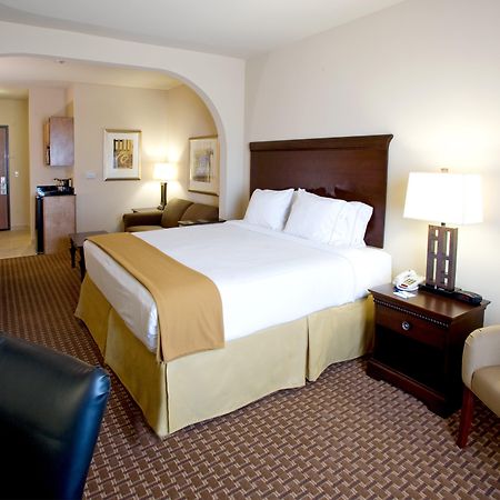 Holiday Inn Express Hotel And Suites Kingsville By Ihg Oda fotoğraf