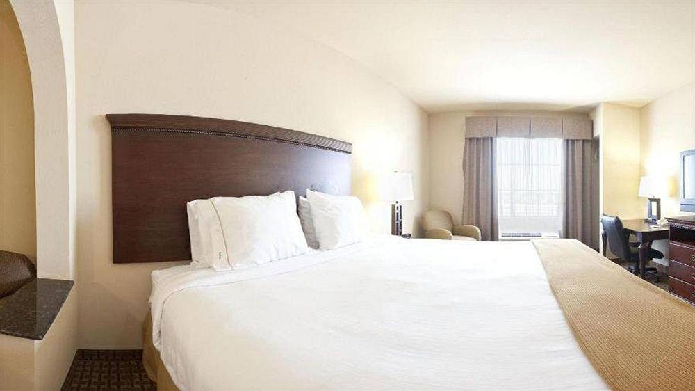 Holiday Inn Express Hotel And Suites Kingsville By Ihg Dış mekan fotoğraf