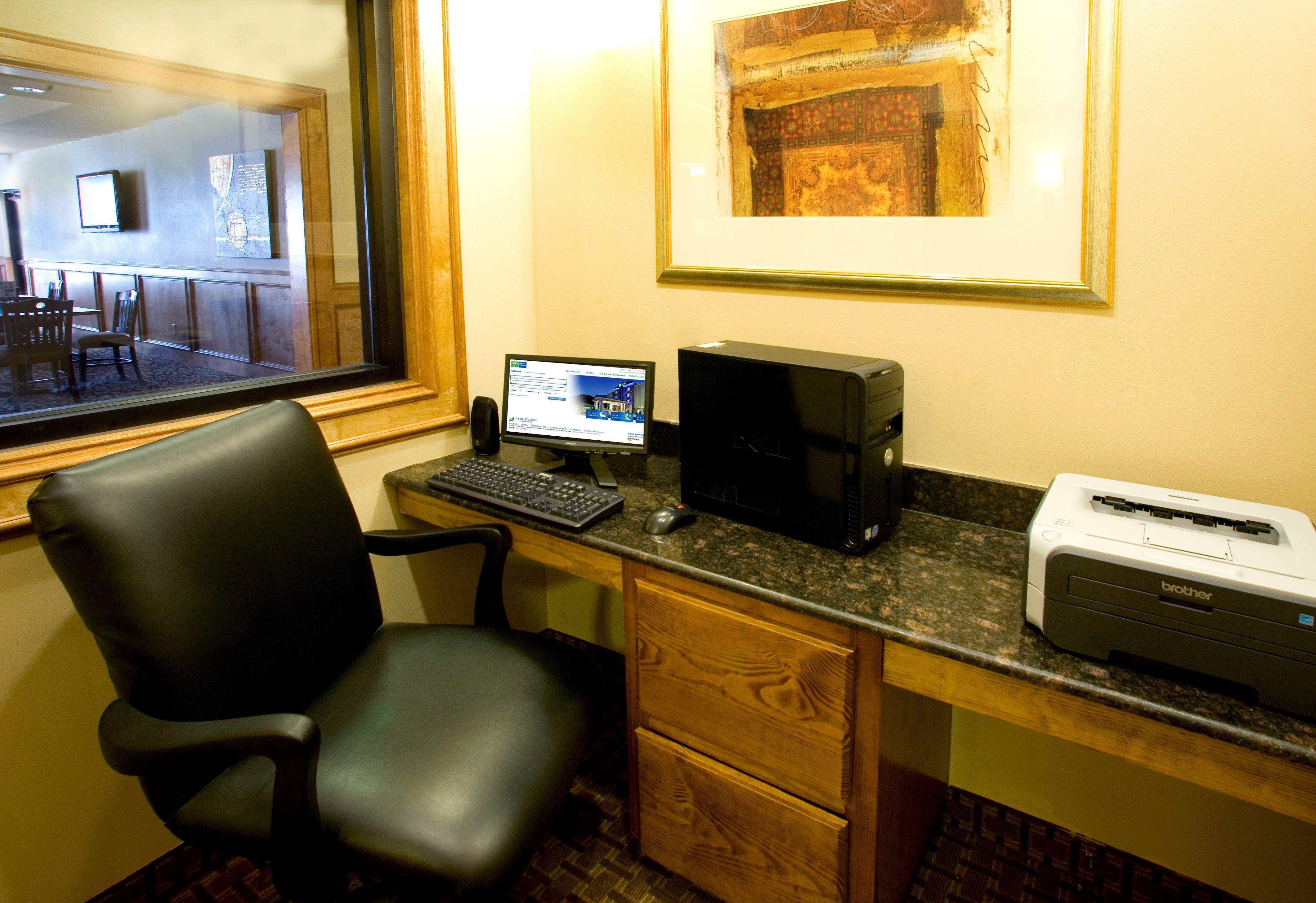 Holiday Inn Express Hotel And Suites Kingsville By Ihg Konforlar fotoğraf