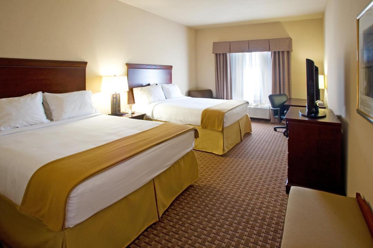 Holiday Inn Express Hotel And Suites Kingsville By Ihg Dış mekan fotoğraf